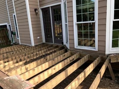 Attach Deck to House or Not | Deck Design Considerations